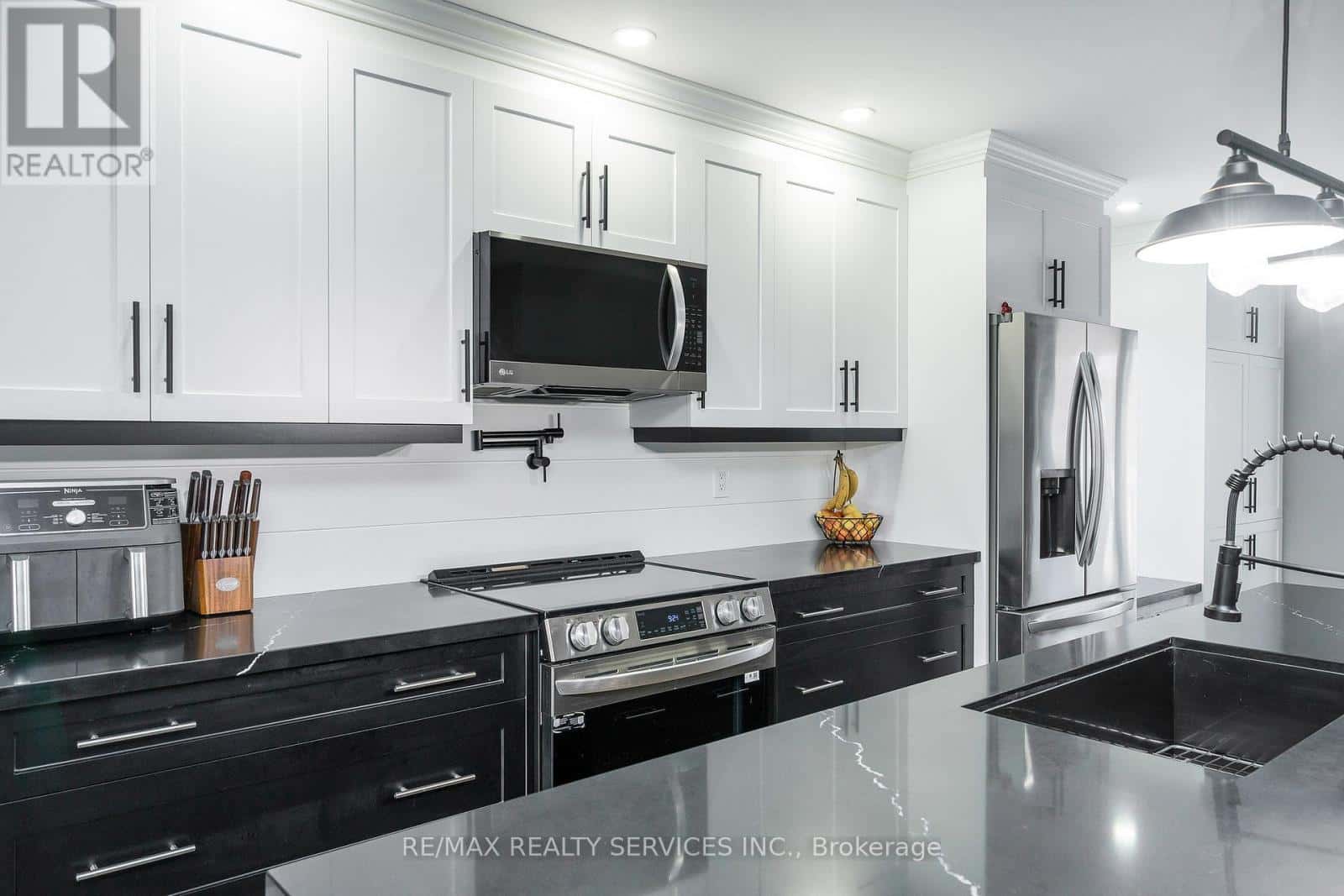 1 ACORN CRESCENT — Wasaga Beach, Ontario - Photo 3 of 35