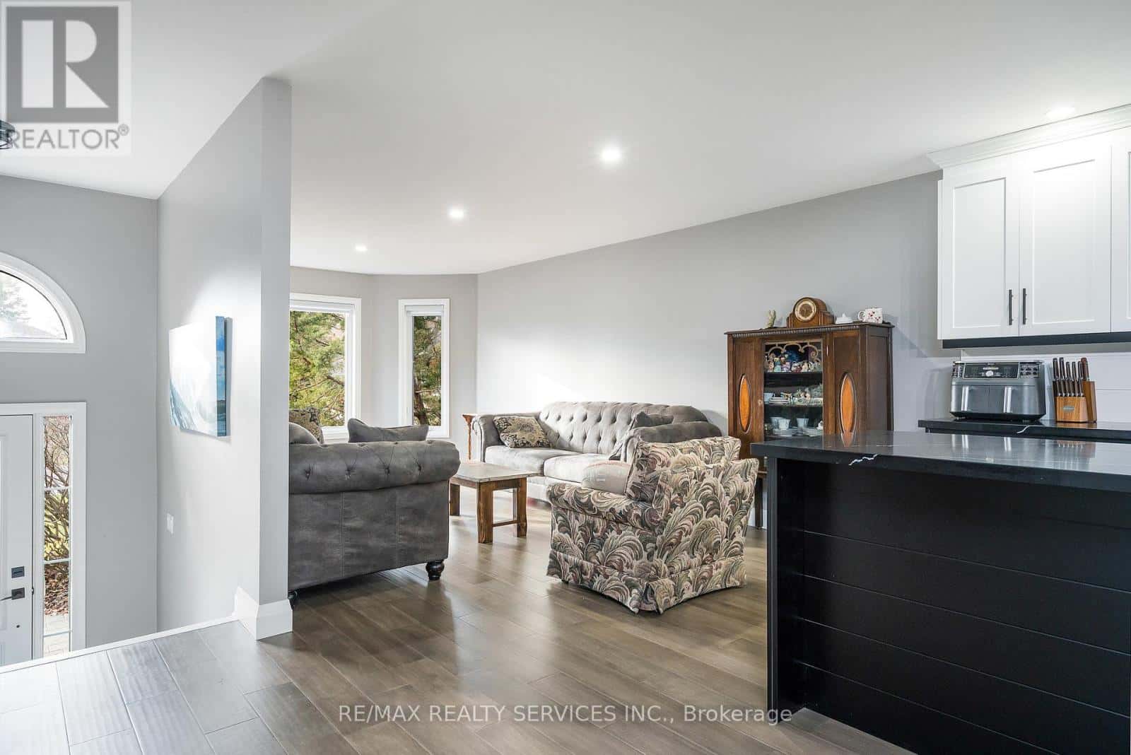 1 ACORN CRESCENT — Wasaga Beach, Ontario - Photo 4 of 35