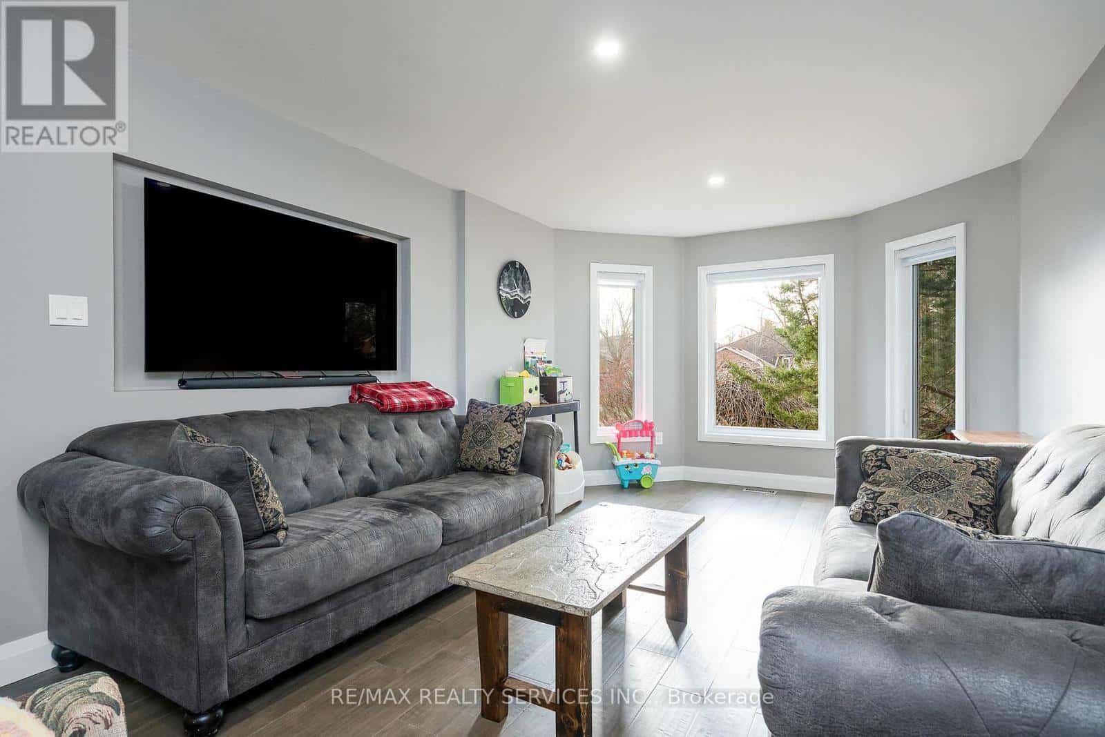 1 ACORN CRESCENT — Wasaga Beach, Ontario - Photo 5 of 35