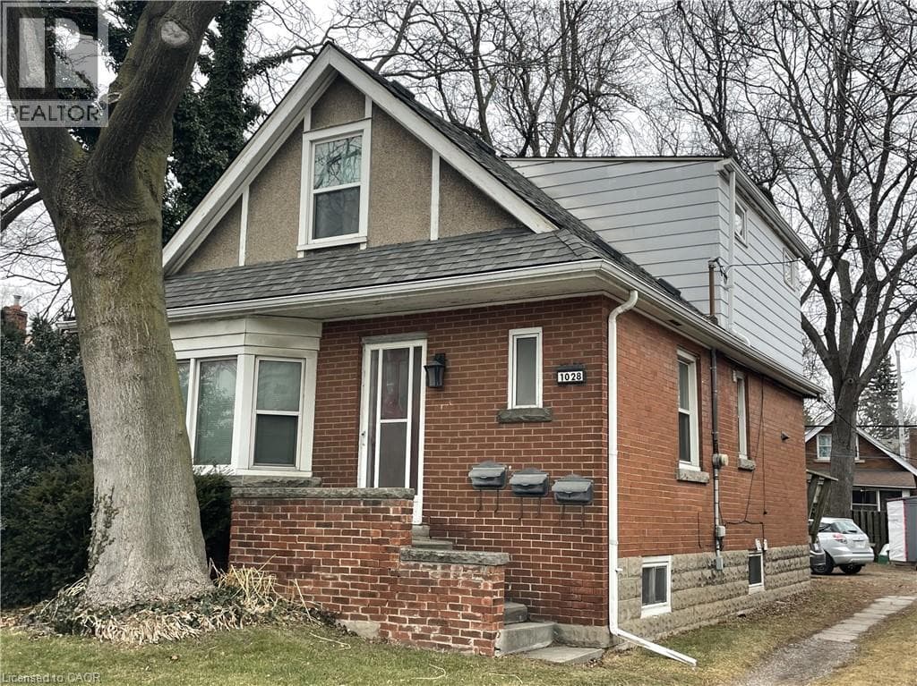 1028 MAIN Street W — Hamilton, Ontario - Main photo