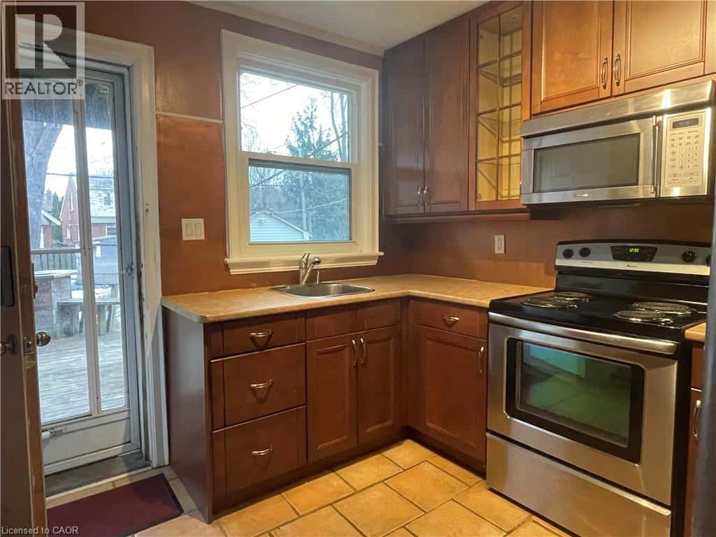 1028 MAIN Street W — Hamilton, Ontario - Photo 2 of 10