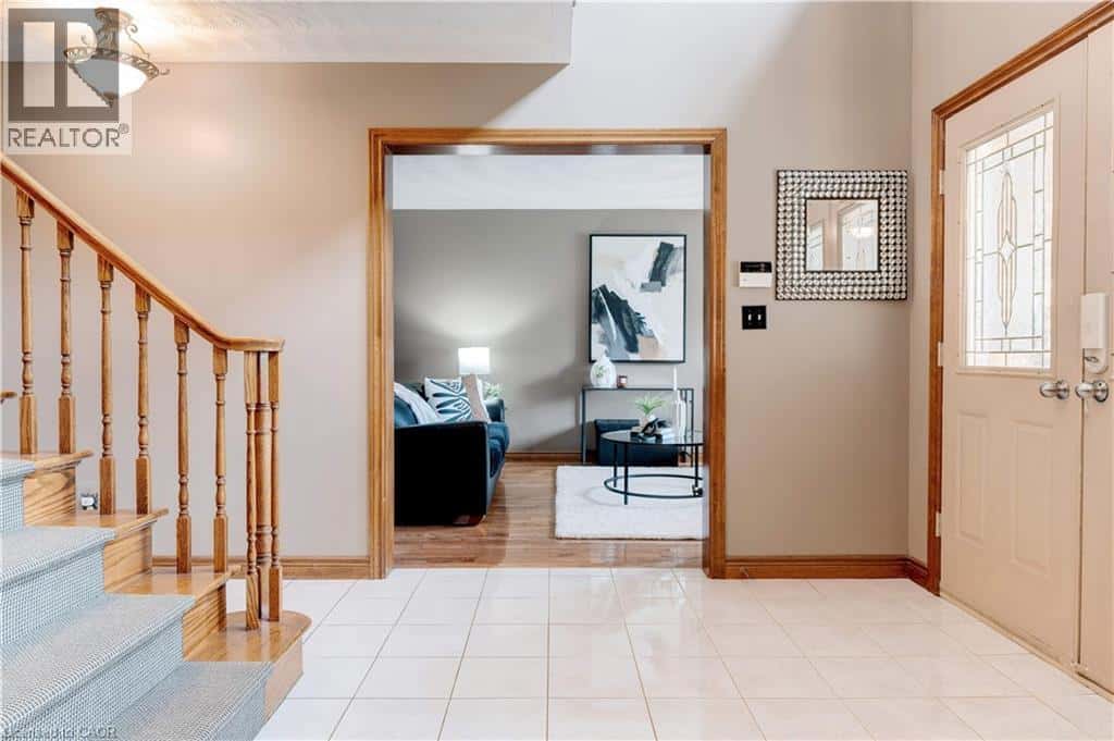 9 SUGARBERRY Court — Stoney Creek, Ontario - Photo 5 of 42