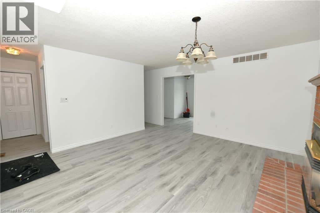 115 MILLER Crescent — Palmerston, Ontario - Photo 3 of 17