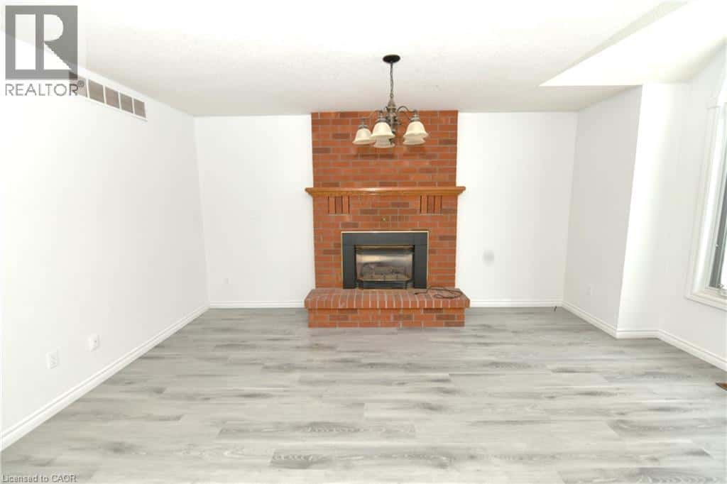 115 MILLER Crescent — Palmerston, Ontario - Photo 4 of 17