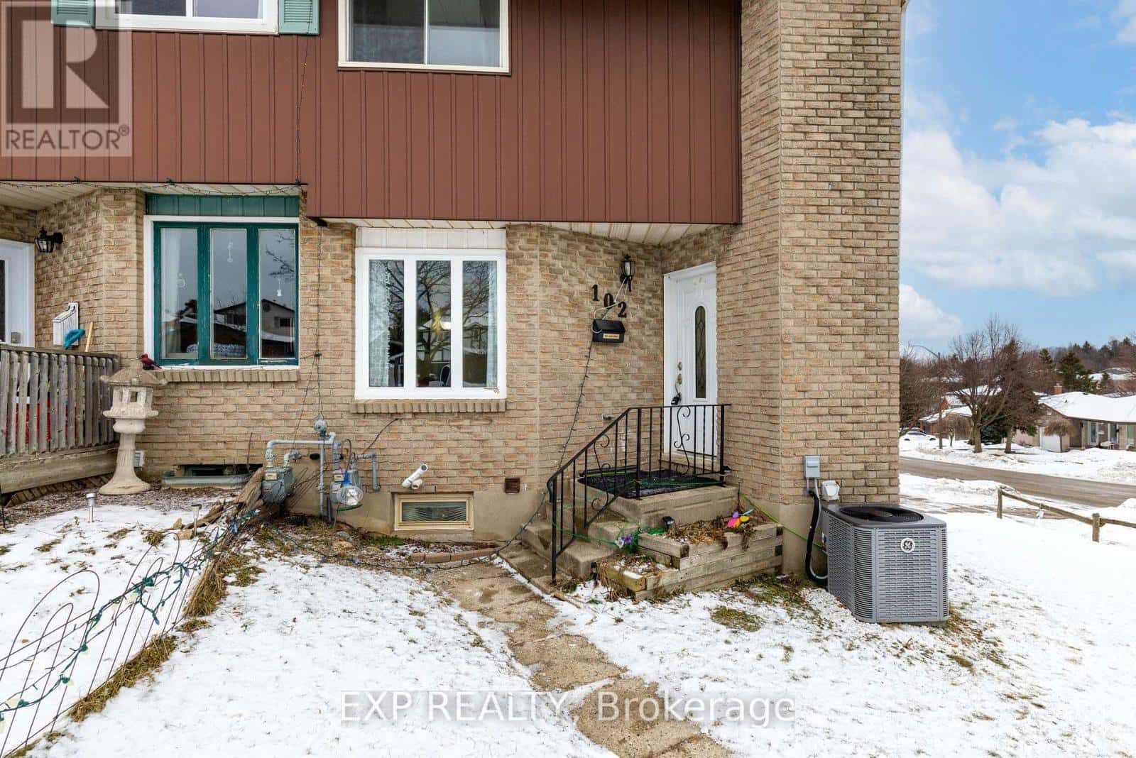 102 THE COUNTRY WAY — Kitchener, Ontario - Photo 4 of 29