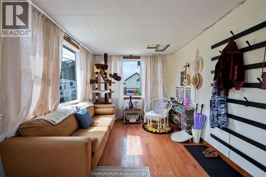 87 GEORGE STREET — Blenheim, Ontario - Photo 3 of 21