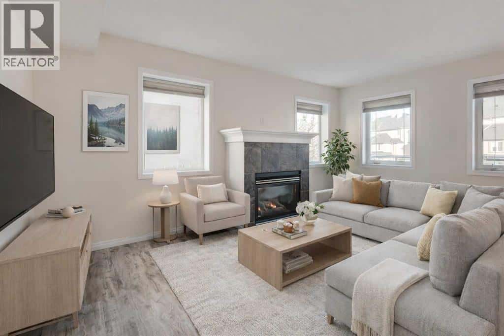 168 Simcoe Place SW — Calgary, Alberta - Photo 3 of 40