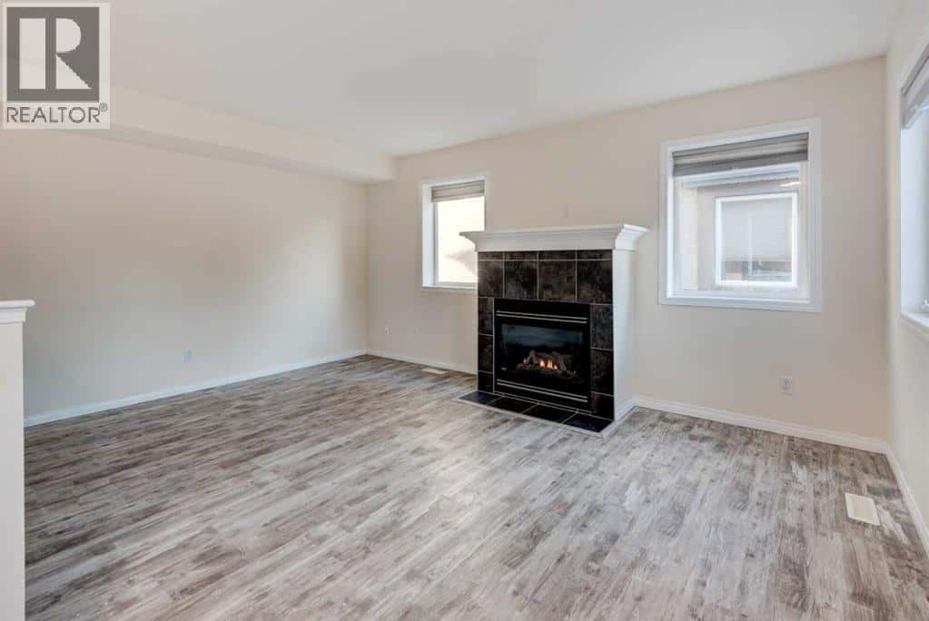 168 Simcoe Place SW — Calgary, Alberta - Photo 4 of 40