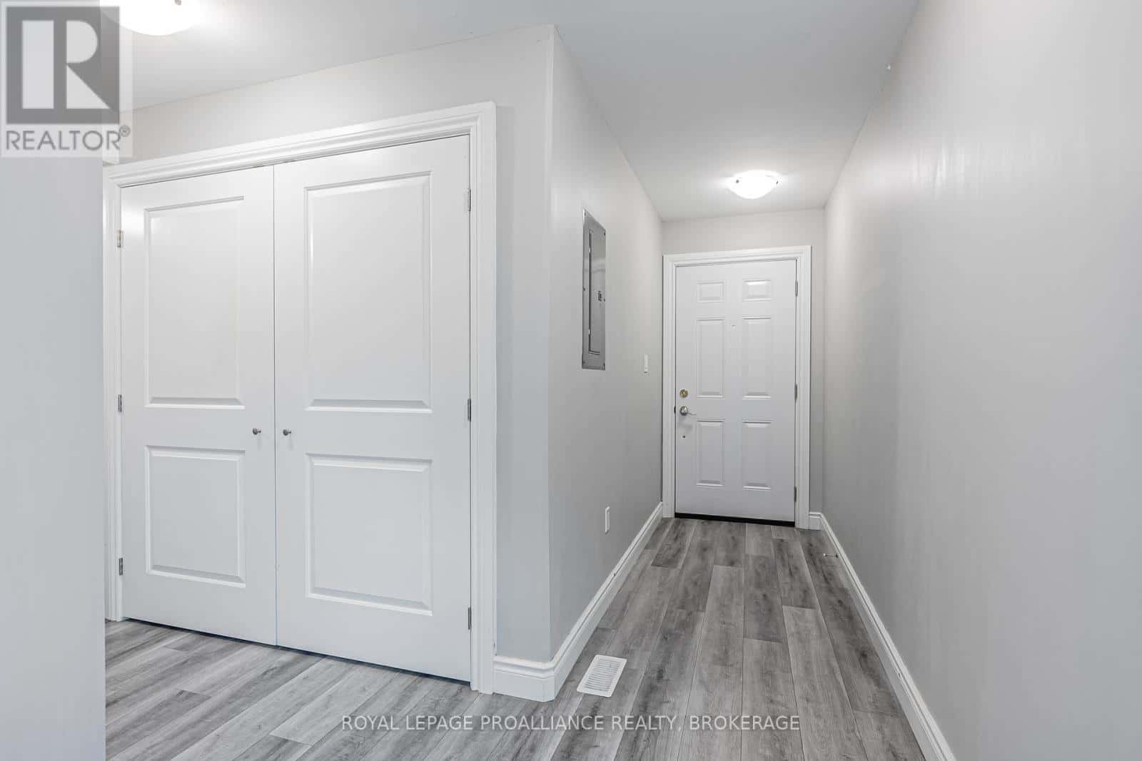 39 ELLERBECK STREET — Kingston (Central City East), Ontario - Photo 3 of 39