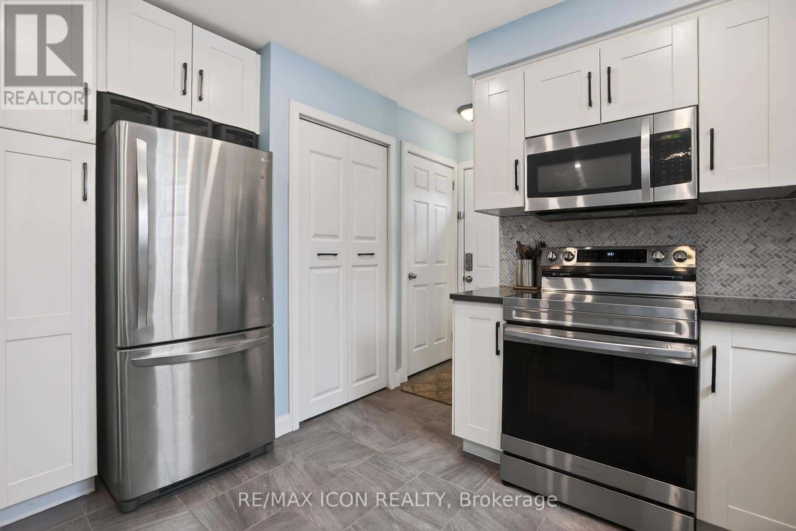 26 ROSAMOND CRESCENT — London South (South X), Ontario - Photo 5 of 24