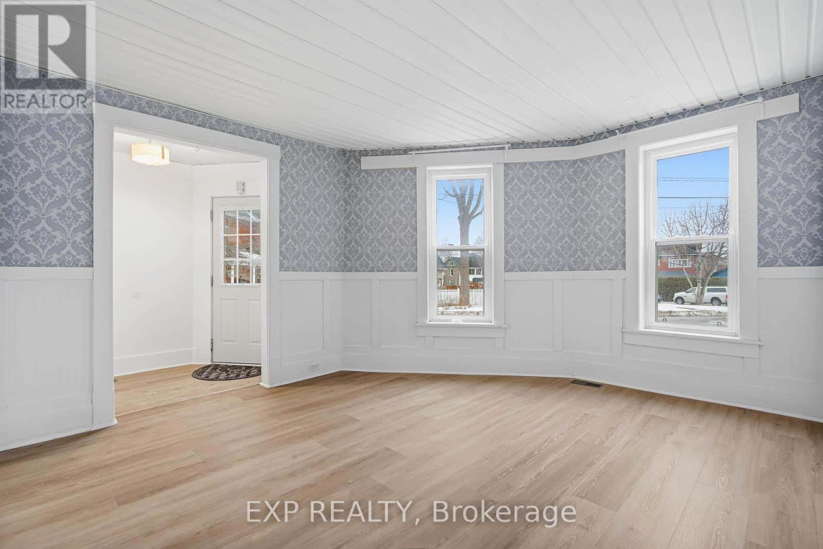 119 BECKWITH STREET N — Smiths Falls, Ontario - Photo 4 of 20