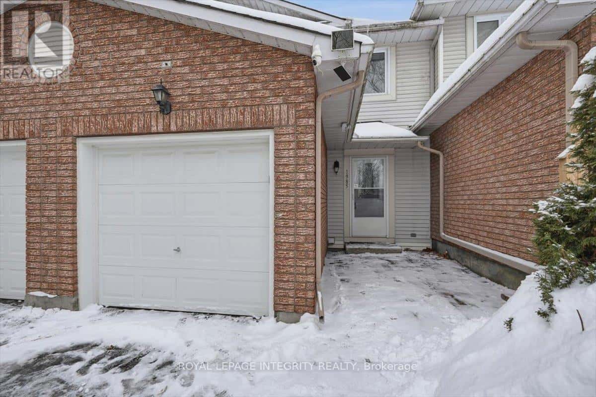 1985 WOODS STREET — Clarence-Rockland, Ontario - Photo 2 of 34