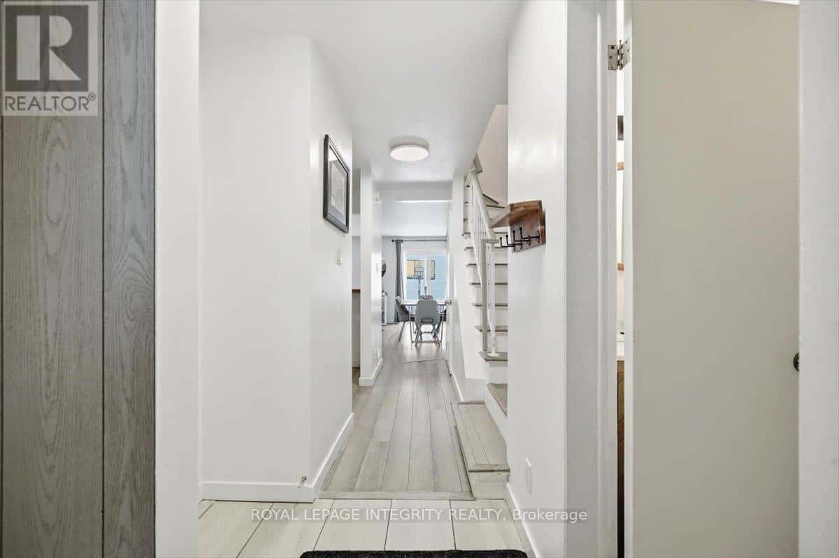 1985 WOODS STREET — Clarence-Rockland, Ontario - Photo 3 of 34