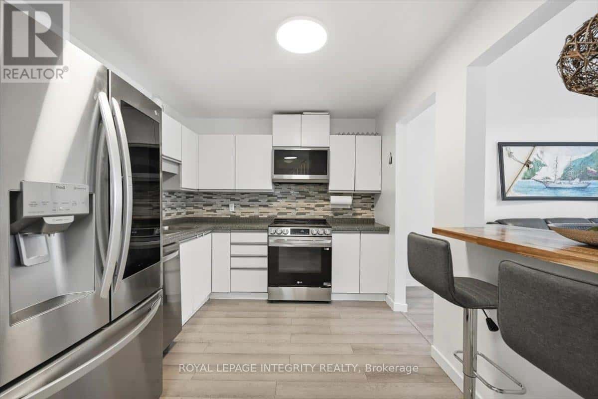 1985 WOODS STREET — Clarence-Rockland, Ontario - Photo 5 of 34