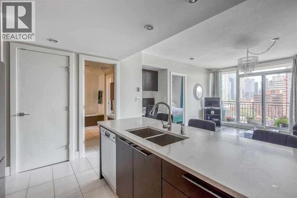 1005, 1111 10 Street SW — Calgary, Alberta - Photo 5 of 39