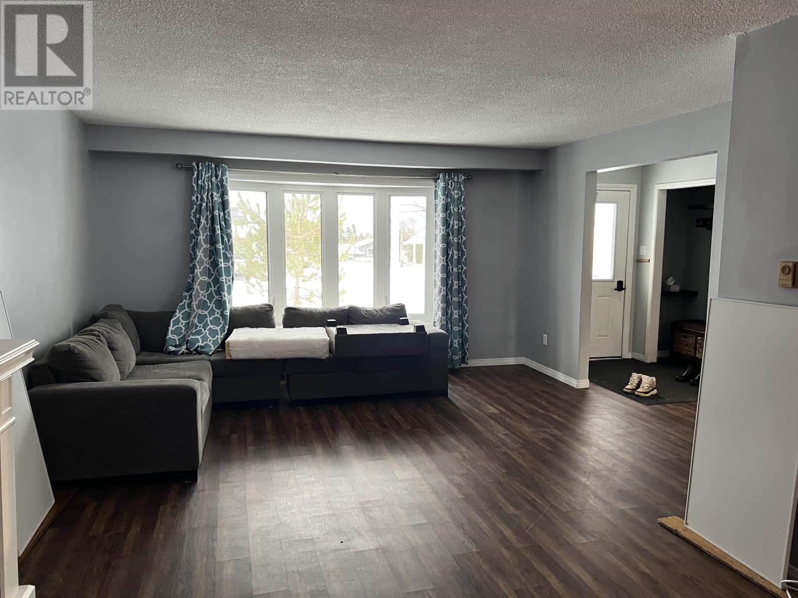 10 Eastgrove CT — Terrace bay, Ontario - Photo 3 of 33