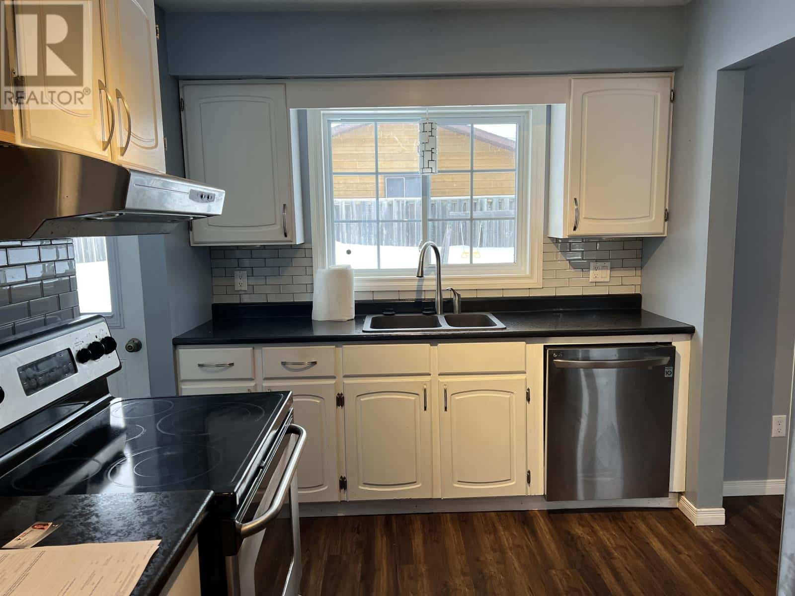 10 Eastgrove CT — Terrace bay, Ontario - Photo 4 of 33