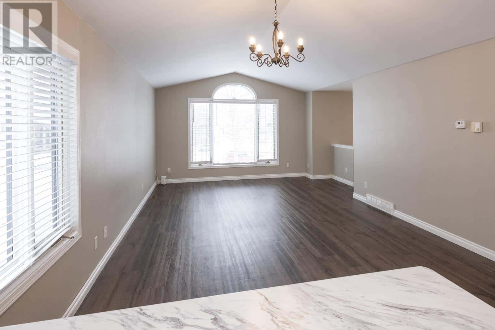 730 Porcupine BLVD — Thunder Bay, Ontario - Photo 5 of 45