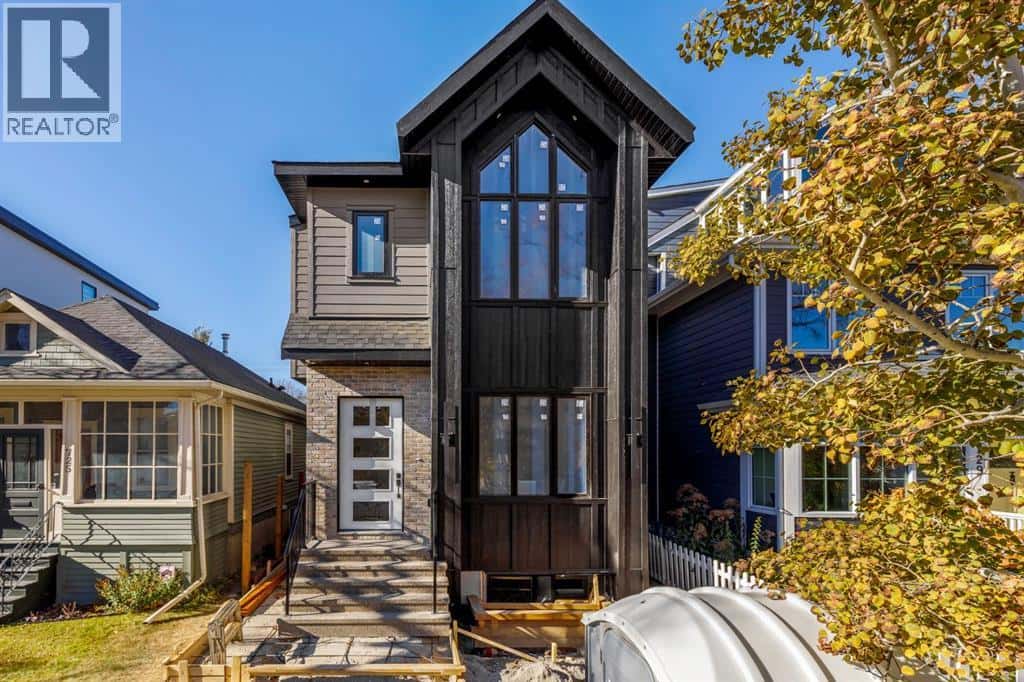 727 15 Street NW — Calgary, Alberta - Photo 3 of 50