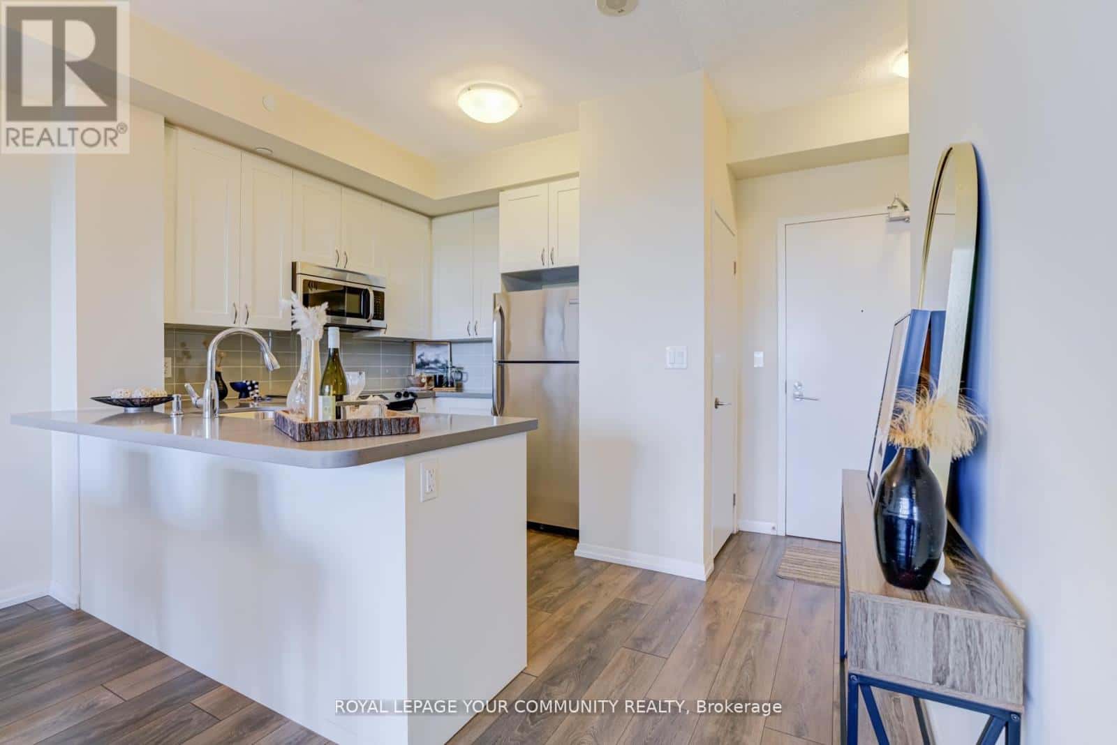 222 - 540 BUR OAK AVENUE — Markham (Berczy), Ontario - Photo 3 of 25