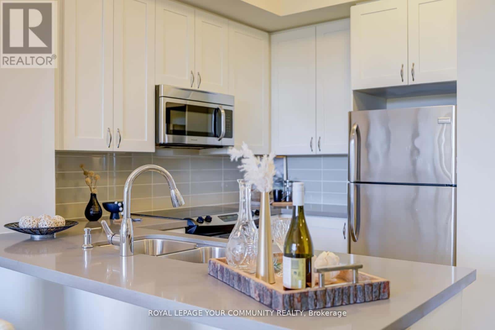 222 - 540 BUR OAK AVENUE — Markham (Berczy), Ontario - Photo 4 of 25