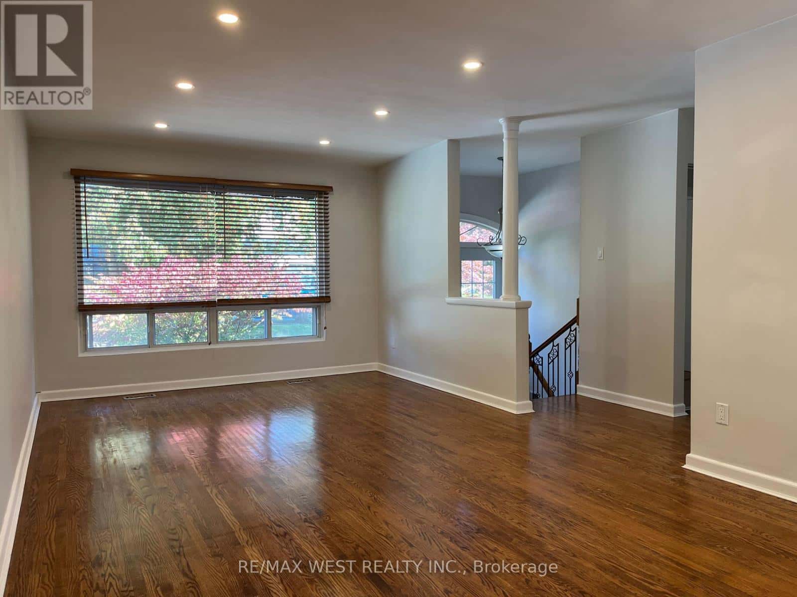 25 NORMAN AVENUE — King (Nobleton), Ontario - Photo 4 of 32