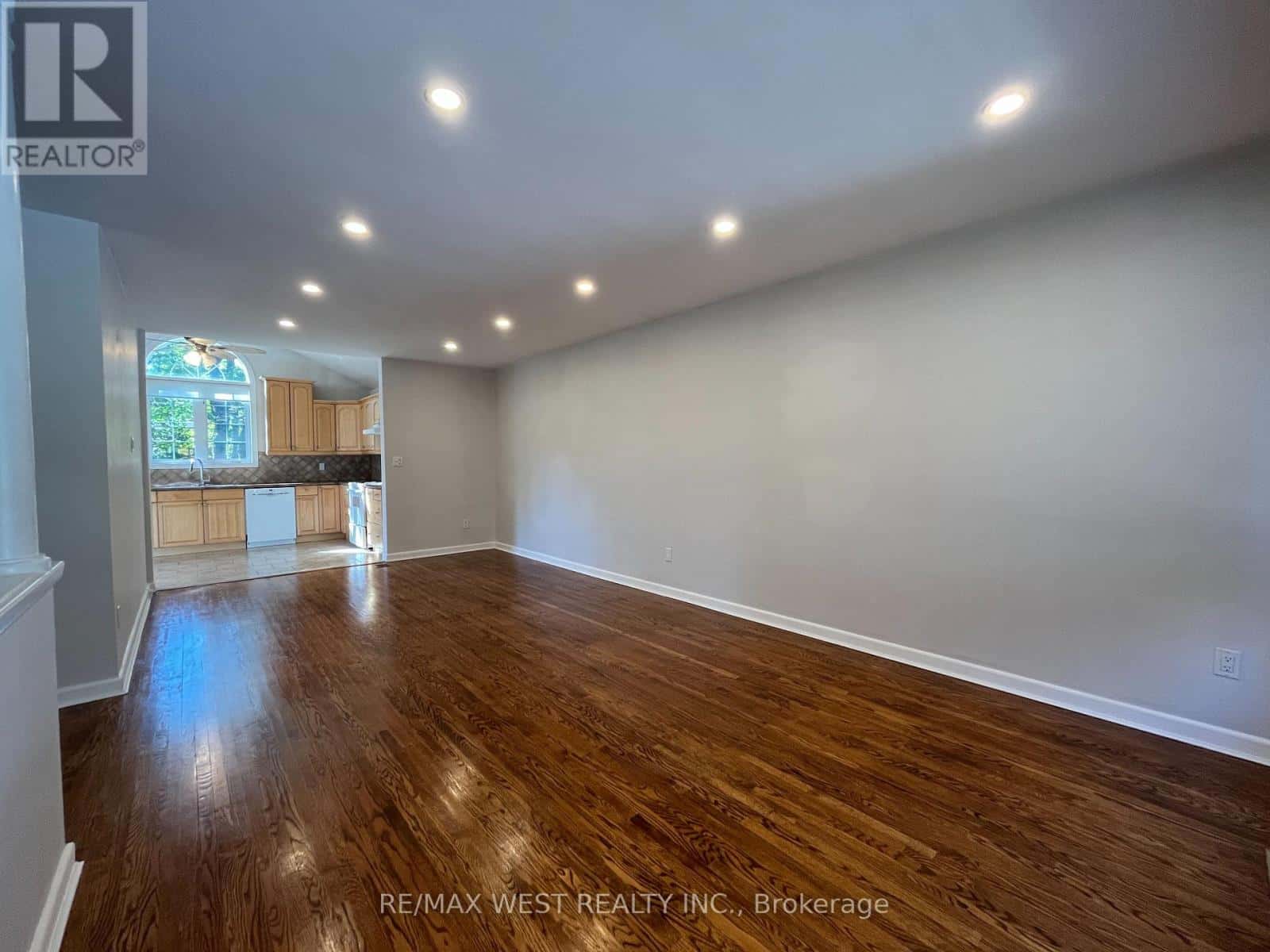 25 NORMAN AVENUE — King (Nobleton), Ontario - Photo 5 of 32