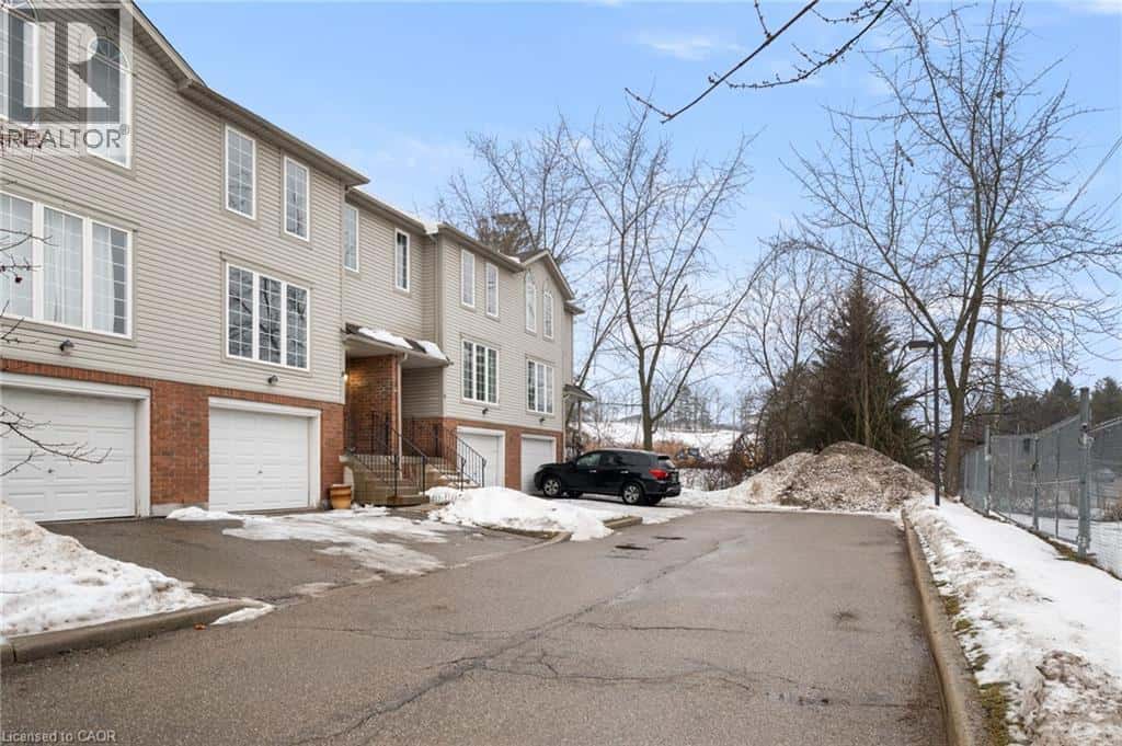 600 WHITE ELM Boulevard Unit# 8 — Waterloo, Ontario - Photo 3 of 26