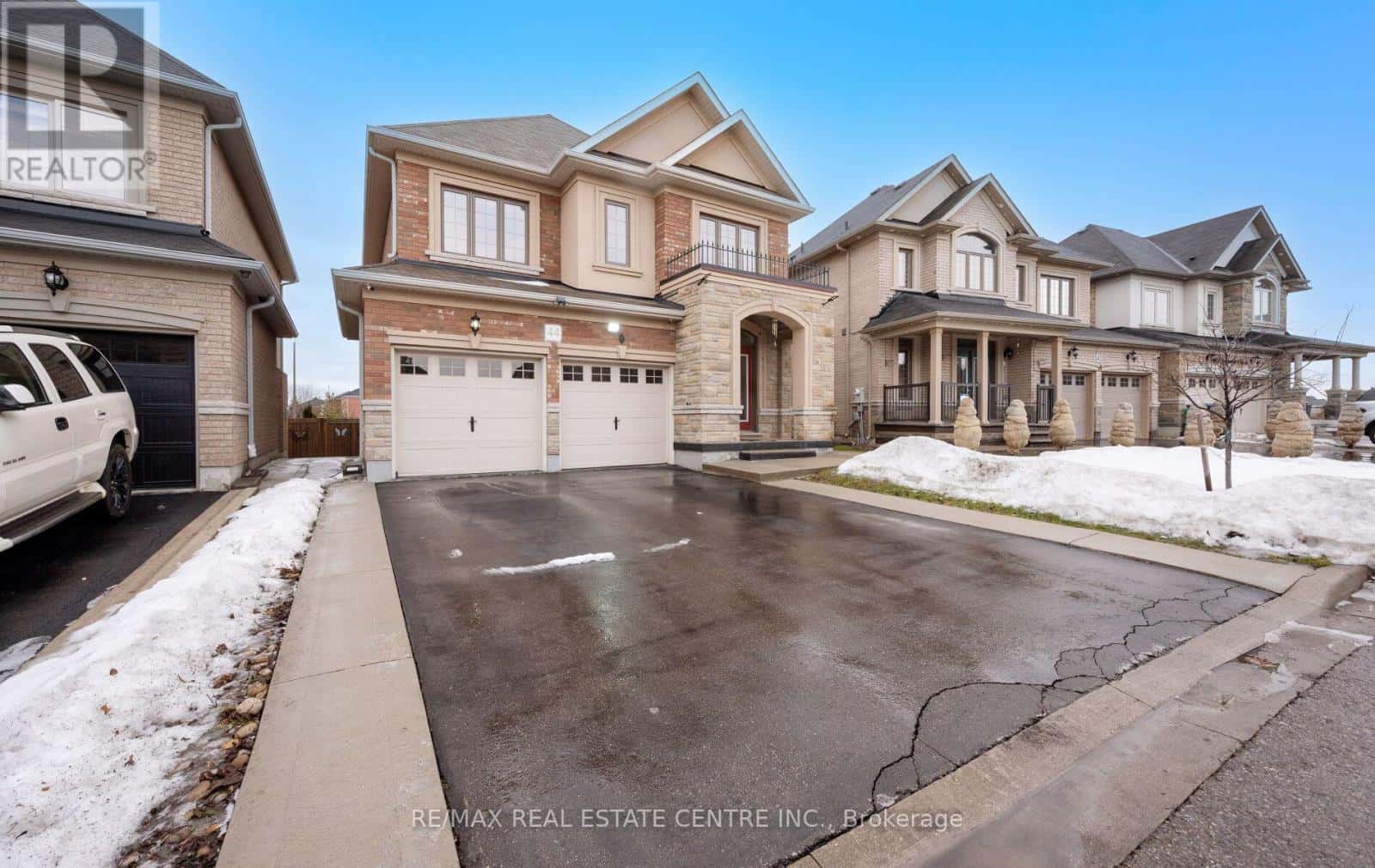 44 HAMMERHEAD ROAD — Brampton (Northwest Brampton), Ontario - Photo 2 of 47