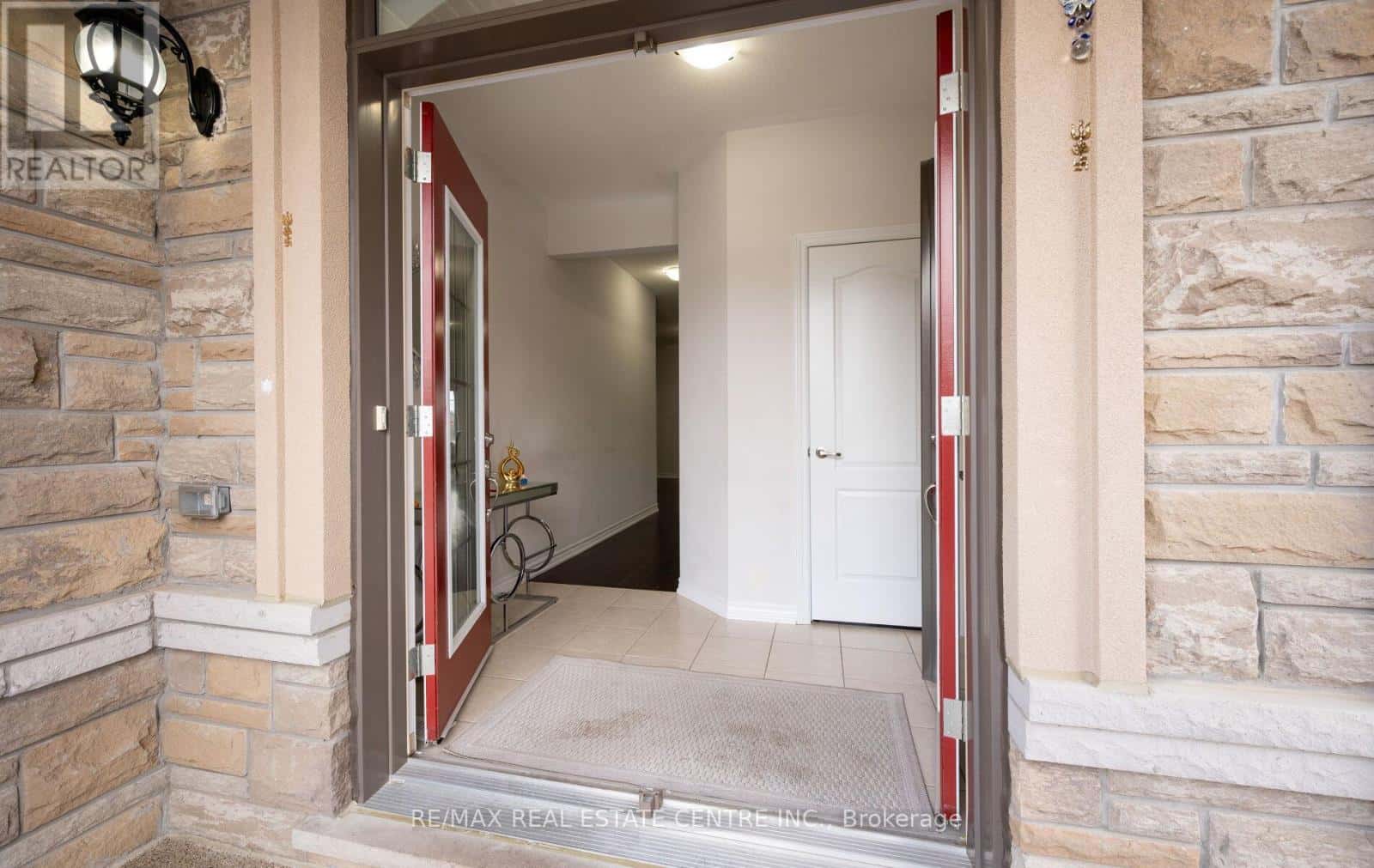 44 HAMMERHEAD ROAD — Brampton (Northwest Brampton), Ontario - Photo 4 of 47