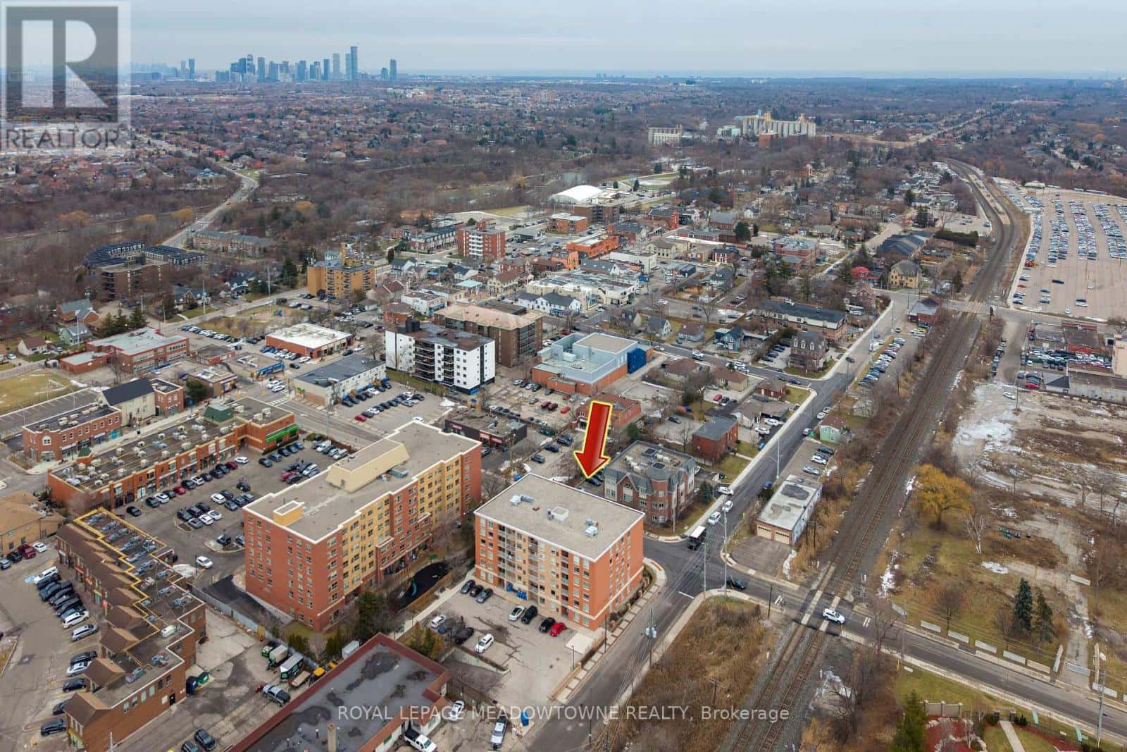 404 - 32 TANNERY STREET — Mississauga (Streetsville), Ontario - Photo 2 of 5