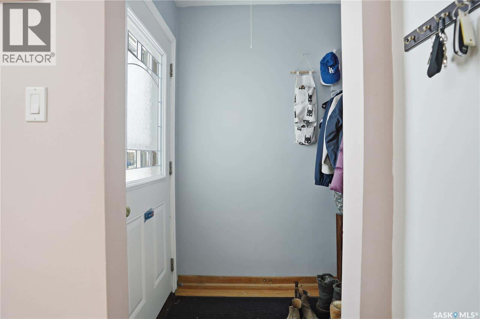 414 P AVENUE N — Saskatoon, Saskatchewan - Photo 2 of 38