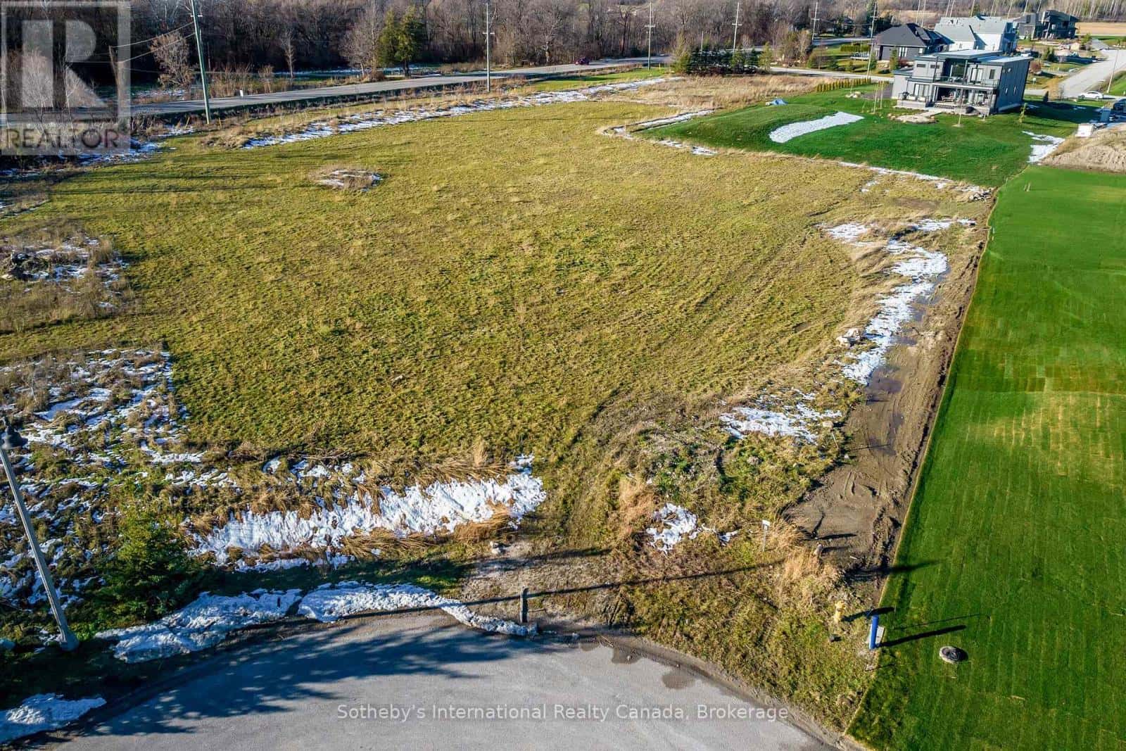 19 RAINTREE COURT — Clearview, Ontario - Photo 2 of 8