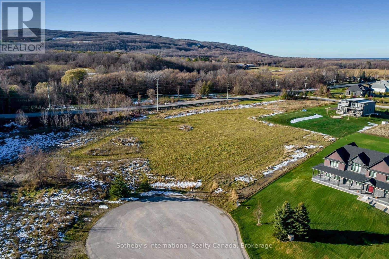 19 RAINTREE COURT — Clearview, Ontario - Photo 3 of 8