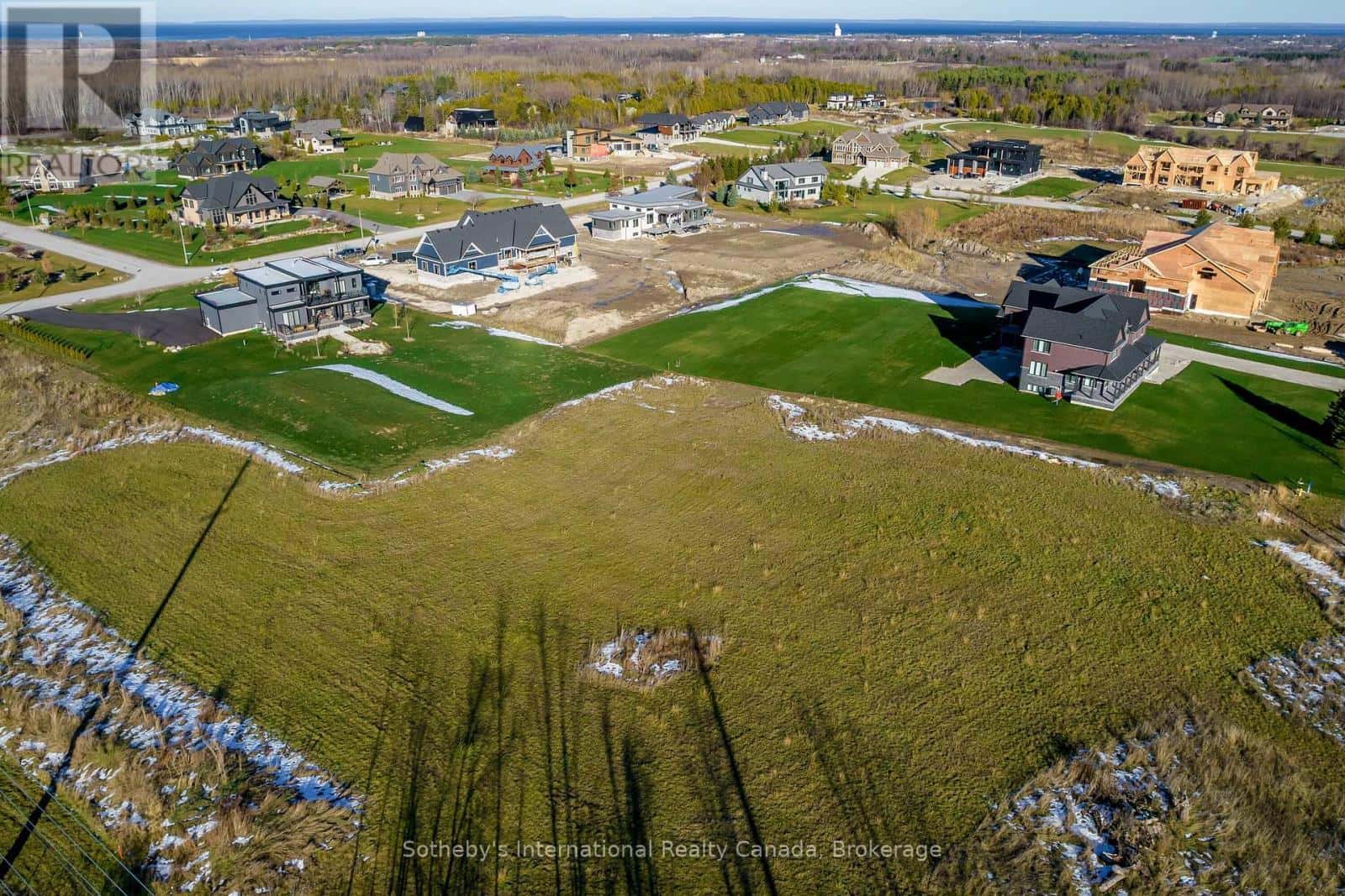 19 RAINTREE COURT — Clearview, Ontario - Photo 5 of 8