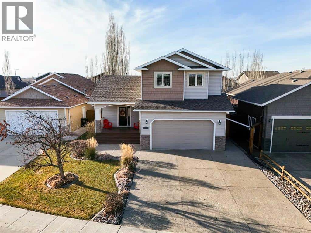 3308 51 StreetClose — Camrose, Alberta - Photo 2 of 36