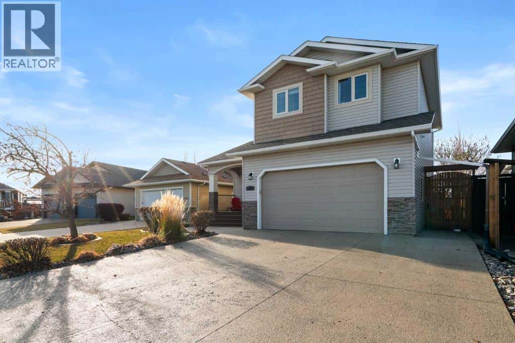 3308 51 StreetClose — Camrose, Alberta - Photo 3 of 36