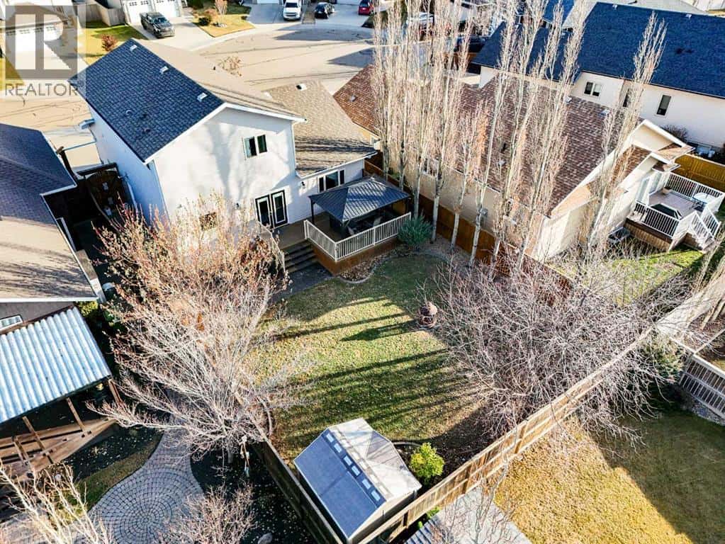 3308 51 StreetClose — Camrose, Alberta - Photo 4 of 36