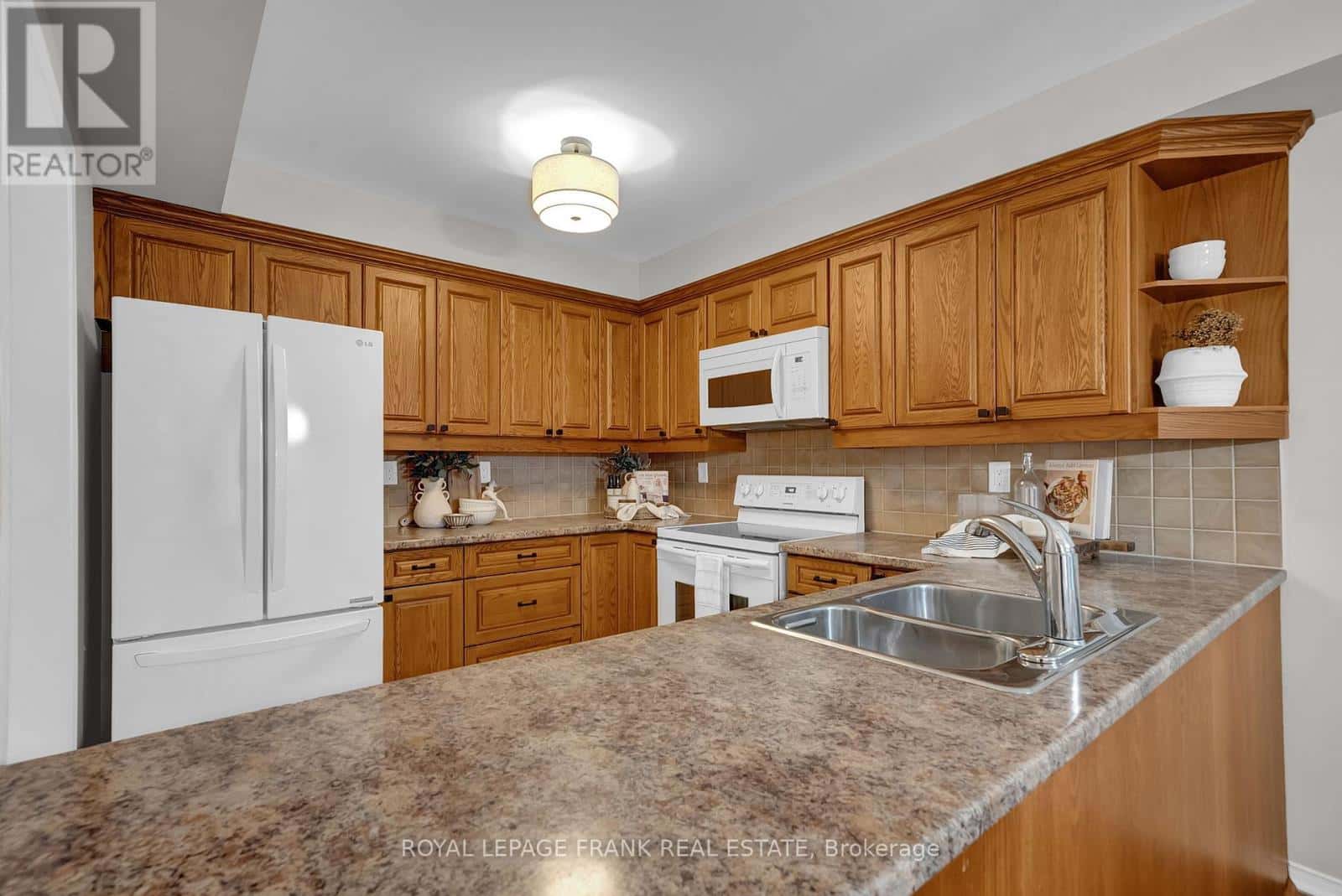 146 WILKINS CRESCENT — Clarington (Courtice), Ontario - Photo 5 of 25