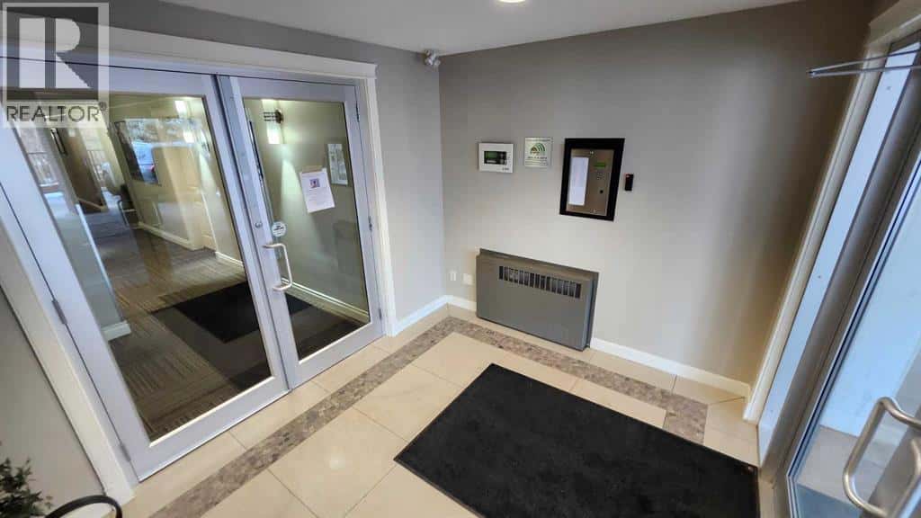 103, 4707 50 Street — Sylvan Lake, Alberta - Photo 2 of 21