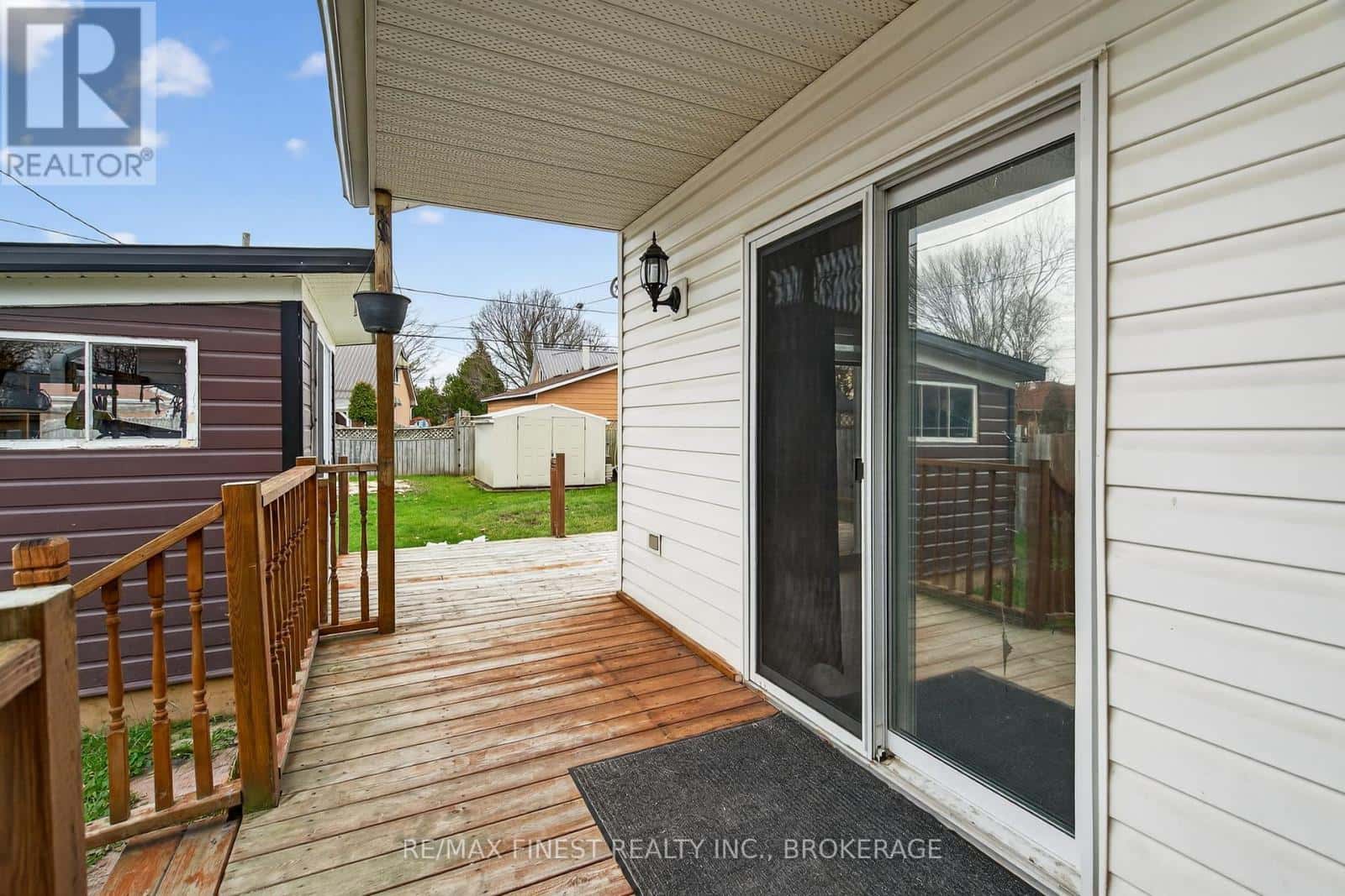 105 SALISBURY AVENUE — Brockville, Ontario - Photo 3 of 34