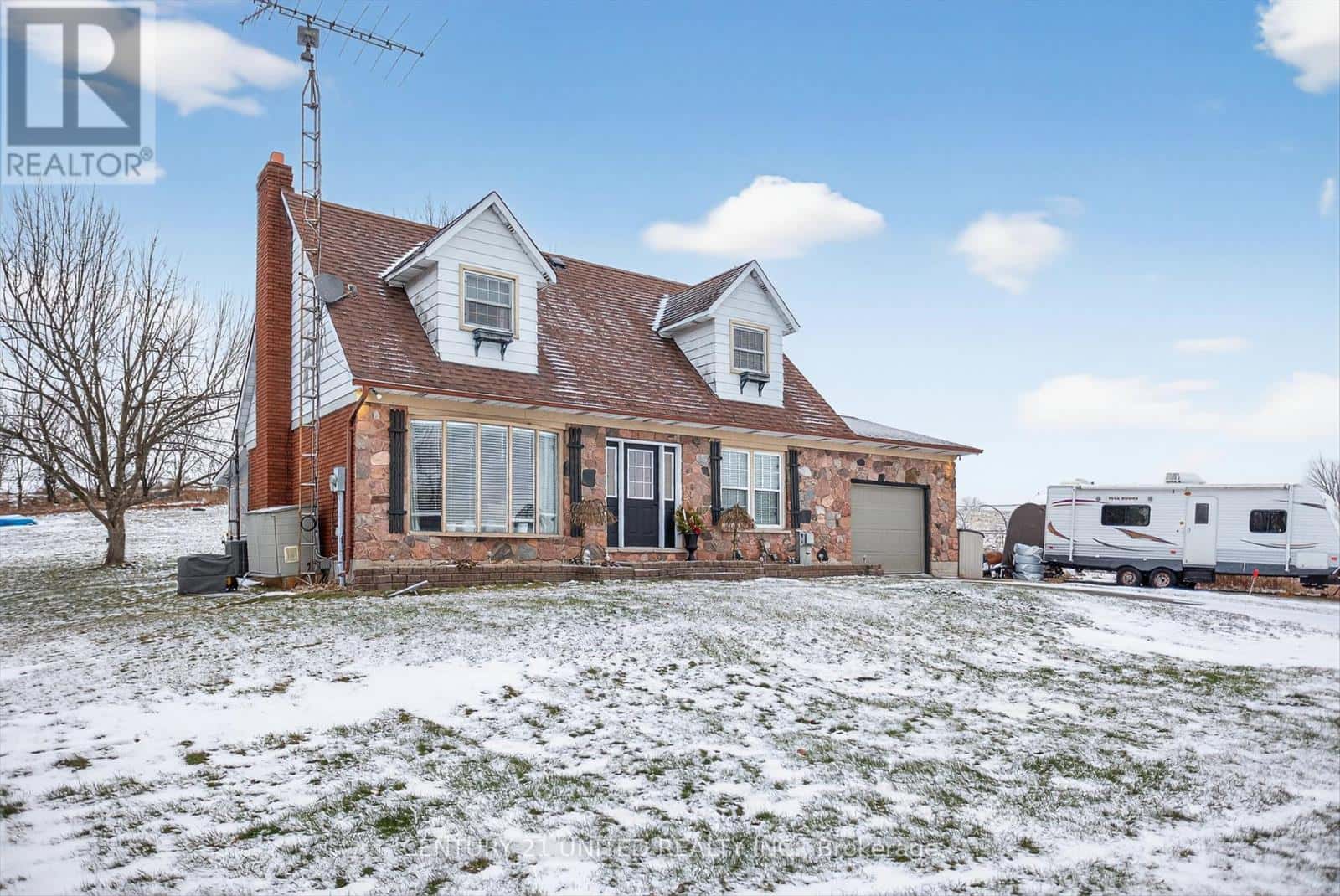 965 HIAWATHA LINE — Otonabee-South Monaghan, Ontario - Photo 2 of 49