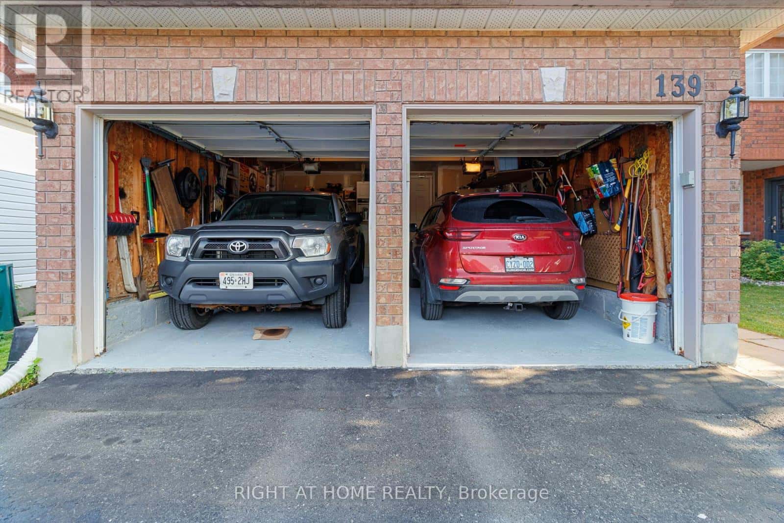 139 LOCHELAND CRESCENT — Ottawa, Ontario - Photo 4 of 37