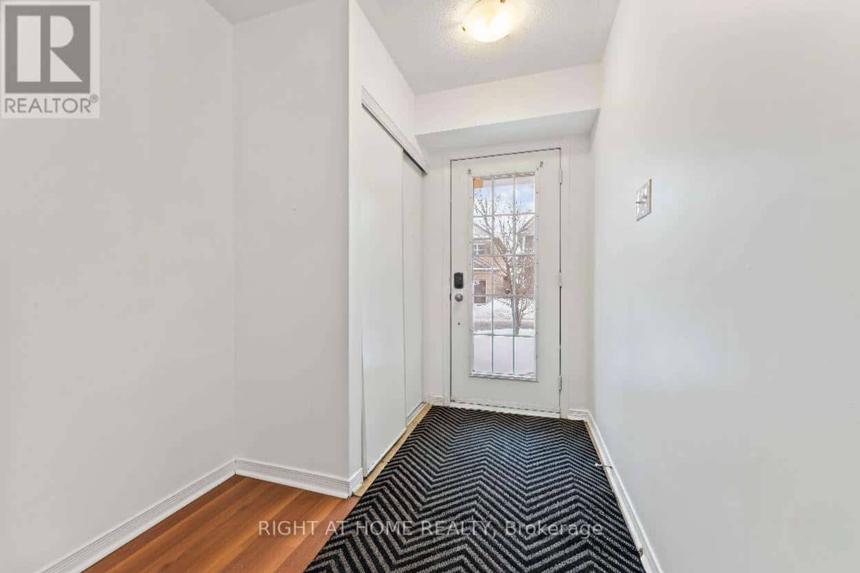 364 MOFFATT POND COURT — Ottawa, Ontario - Photo 2 of 30