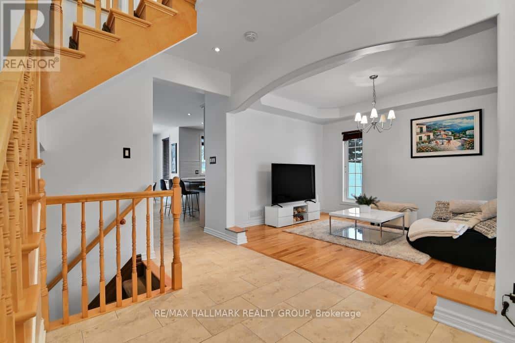 702 MUD CREEK CRESCENT — Ottawa, Ontario - Photo 4 of 32