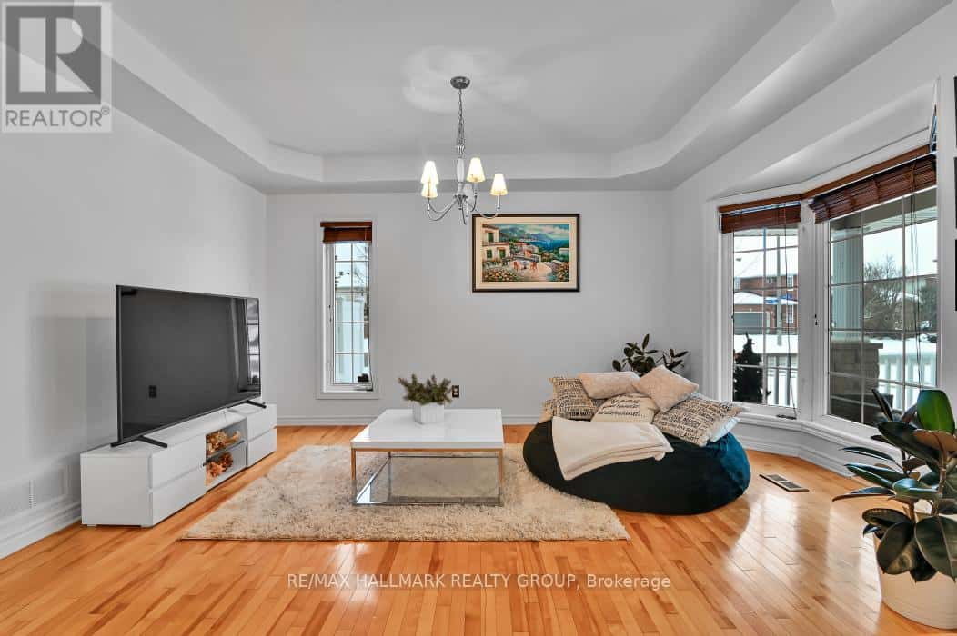 702 MUD CREEK CRESCENT — Ottawa, Ontario - Photo 5 of 32