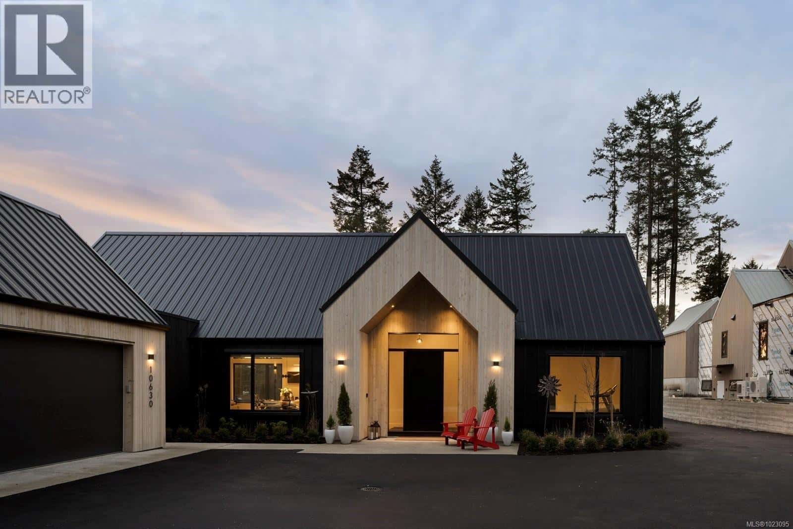 10630 Derrick Rd — North Saanich, British Columbia - Photo 2 of 51