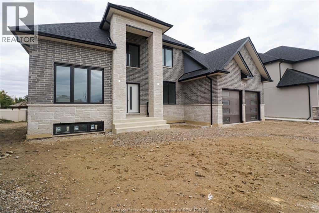 2492 MAYFAIR AVENUE South — LaSalle, Ontario - Photo 2 of 50