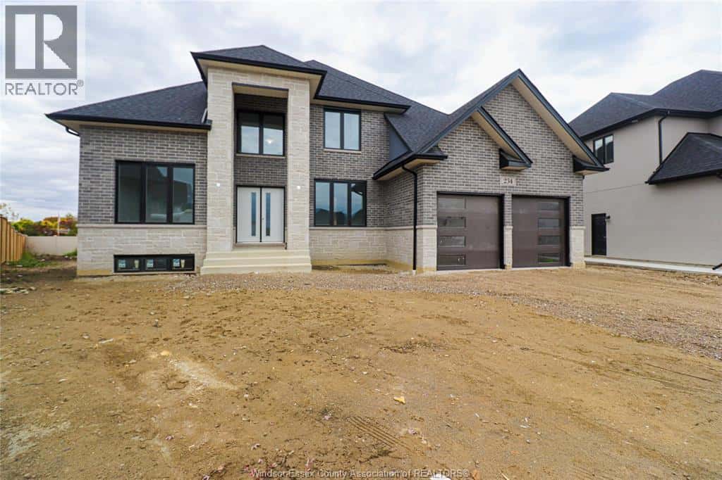 2492 MAYFAIR AVENUE South — LaSalle, Ontario - Photo 5 of 50