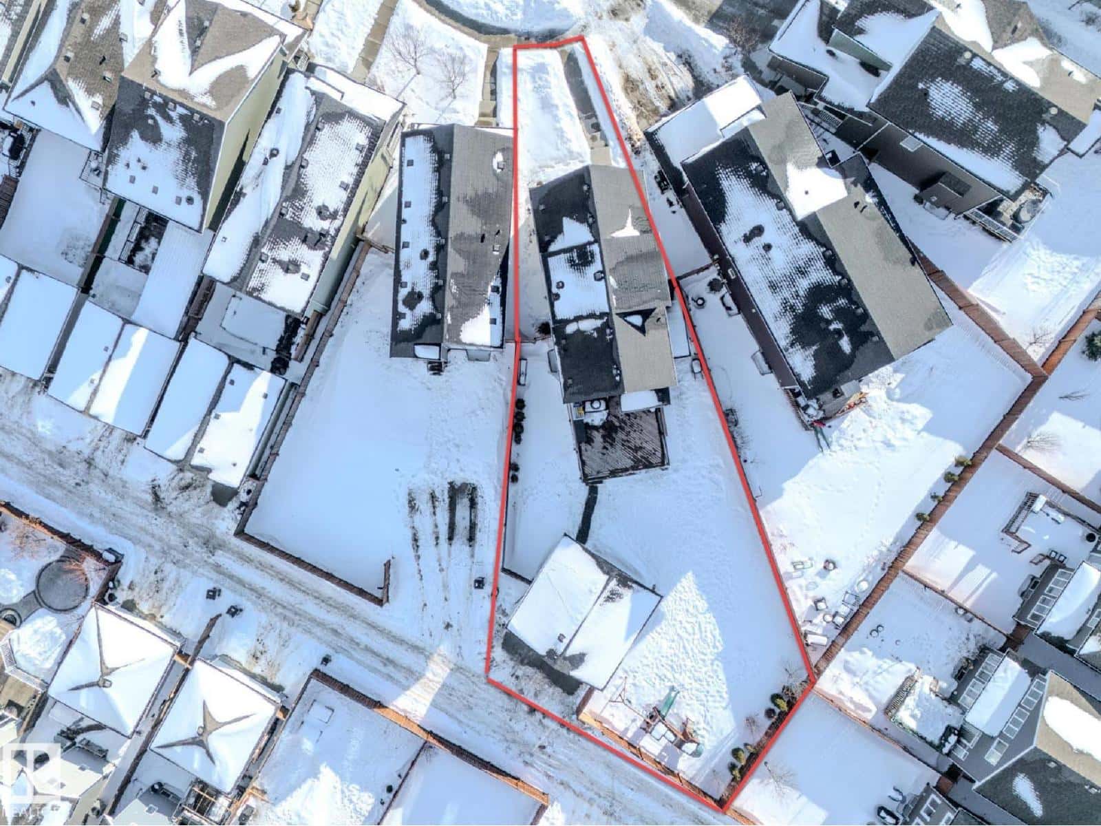 16752 15 AV SW — Edmonton, Alberta - Photo 4 of 52